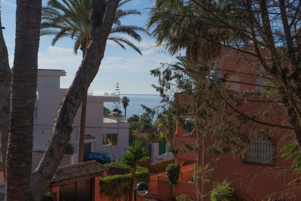 2 Bedroom Front Line Flat In Costabella, Marbella,