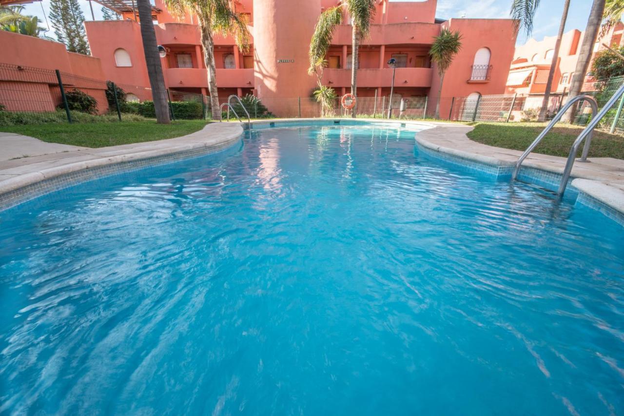 2 Bedroom Front Line Flat In Costabella, Marbella, Apartemen *