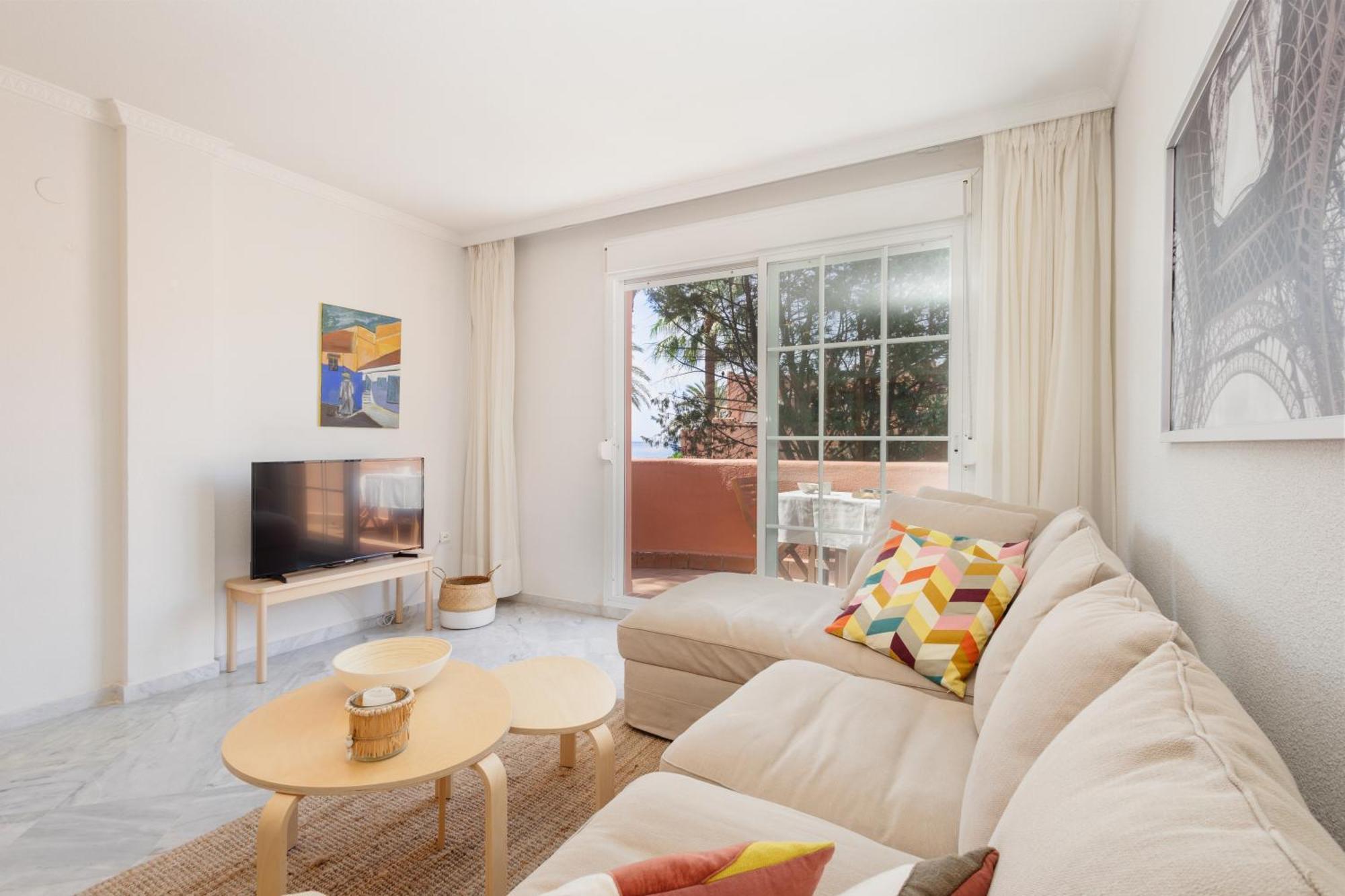 2 Bedroom Front Line Flat In Costabella, Marbella, Apartemen *