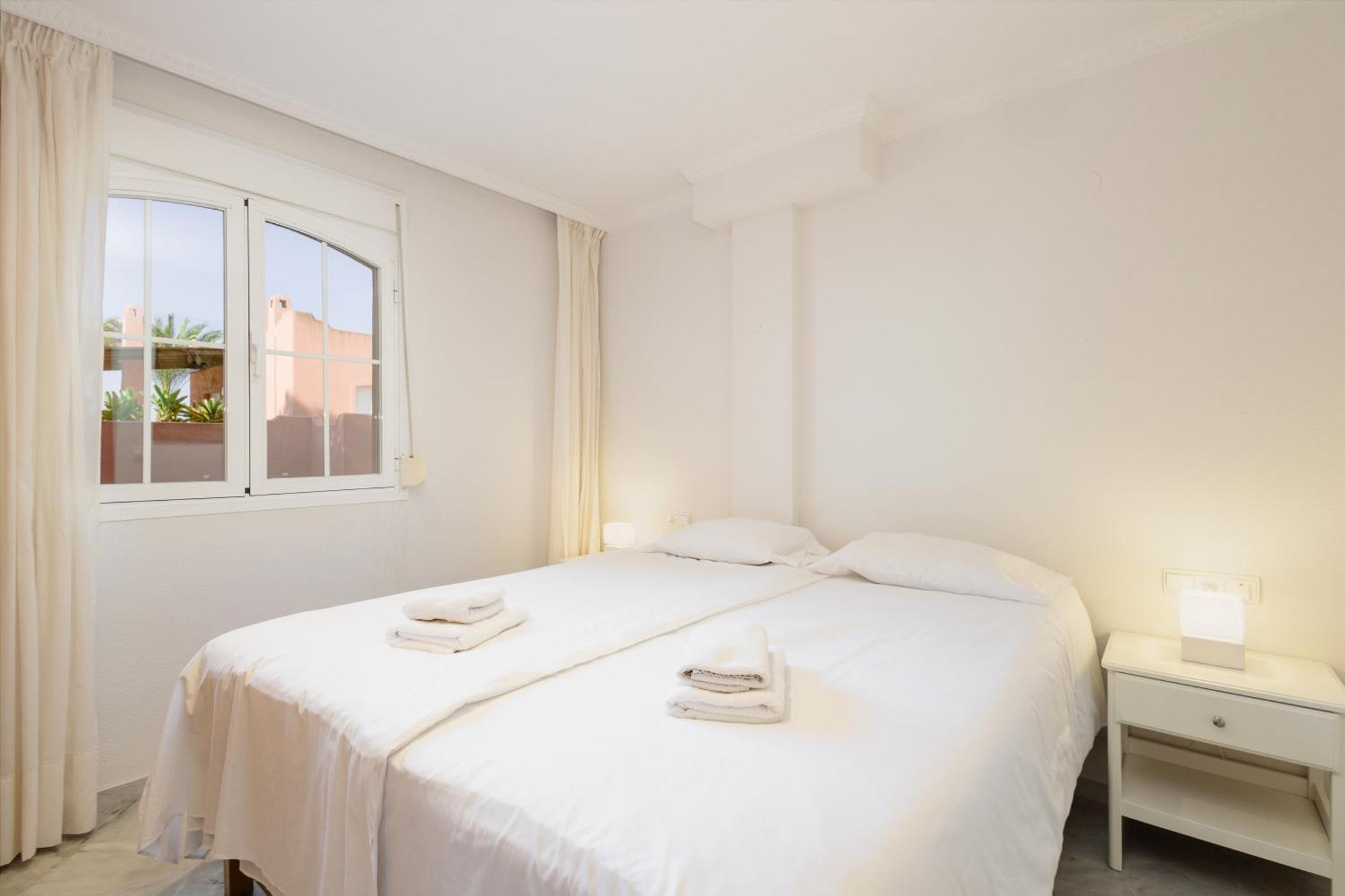 Apartemen 2 Bedroom Front Line Flat In Costabella, Marbella,